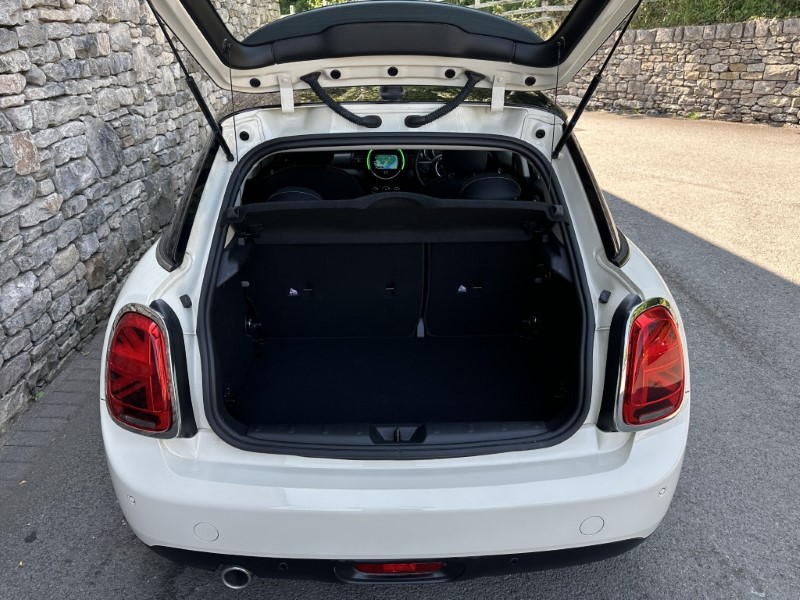 2020 (20) MINI HATCHBACK 1.5 Cooper Classic II 5dr 5653287