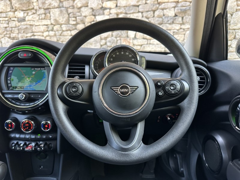 2020 (20) MINI HATCHBACK 1.5 Cooper Classic II 5dr 5653325