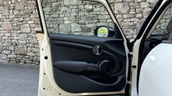 2020 (20) MINI HATCHBACK 1.5 Cooper Classic II 5dr 5653321