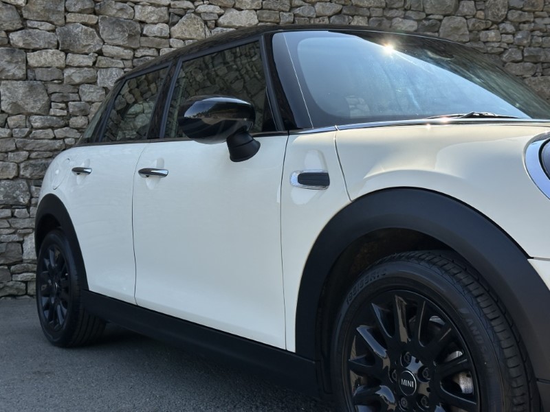 2020 (20) MINI HATCHBACK 1.5 Cooper Classic II 5dr 5653343