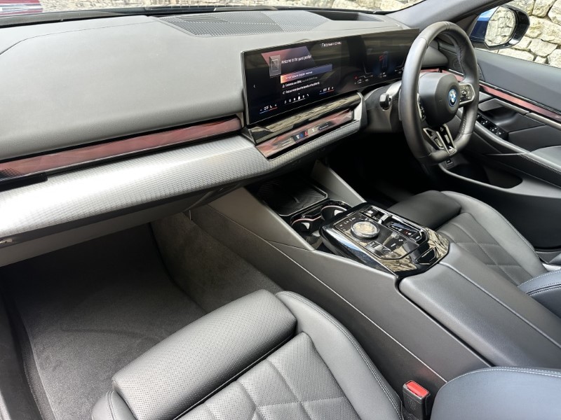 2025 (75) BMW 5 SERIES 530e M Sport 5dr Touring 5696483