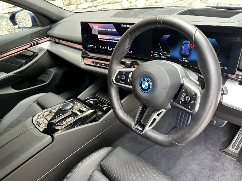 2025 (75) BMW 5 SERIES 530e M Sport 5dr Touring 5696704