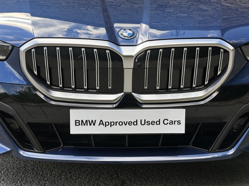 2025 (75) BMW 5 SERIES 530e M Sport 5dr Touring 5696512