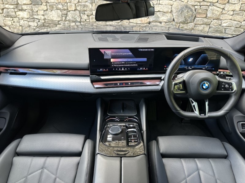 2025 (75) BMW 5 SERIES 530e M Sport 5dr Touring 5696705