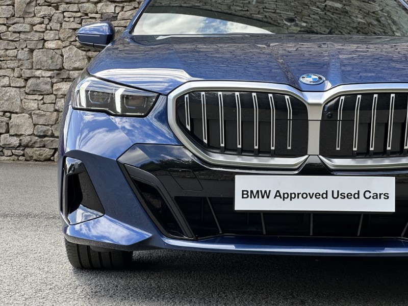 2025 (75) BMW 5 SERIES 530e M Sport 5dr Touring 5696511