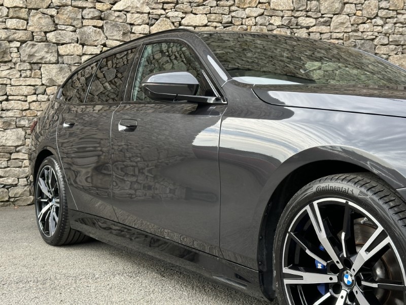 2025 (75) BMW 5 SERIES 530e M Sport Touring  5705548
