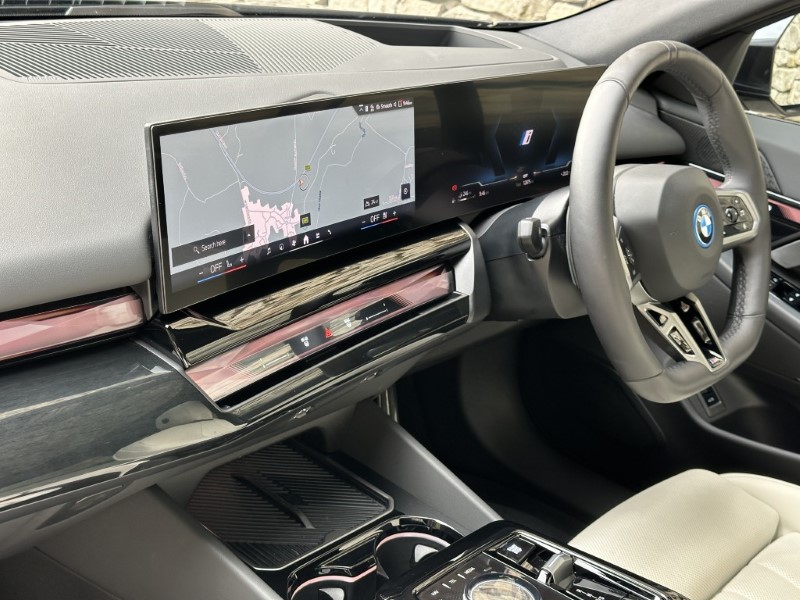 2025 (75) BMW 5 SERIES 530e M Sport Touring  5705511