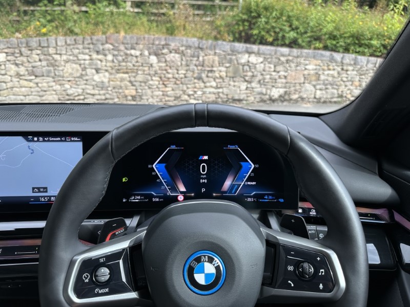 2025 (75) BMW 5 SERIES 530e M Sport Touring  5705537
