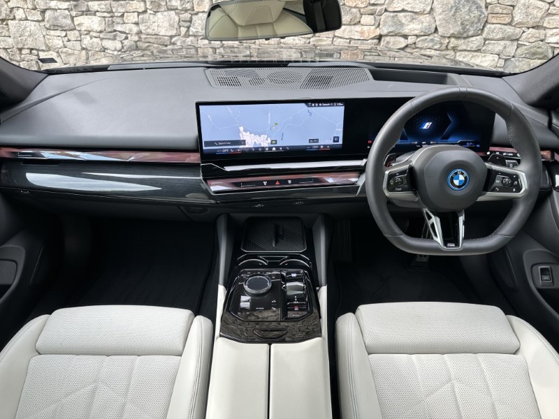 2025 (75) BMW 5 SERIES 530e M Sport Touring  5705522