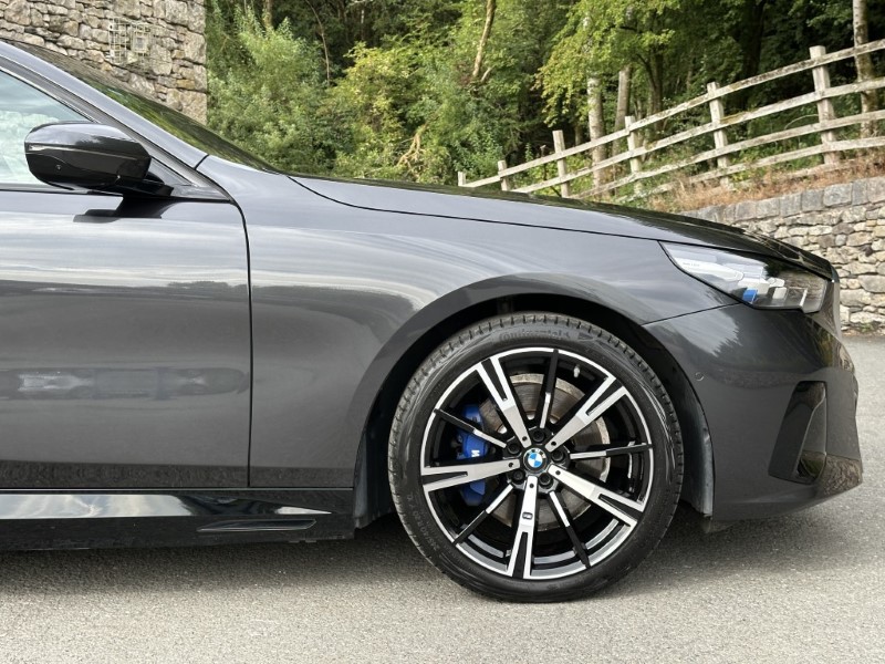 2025 (75) BMW 5 SERIES 530e M Sport Touring  5705545