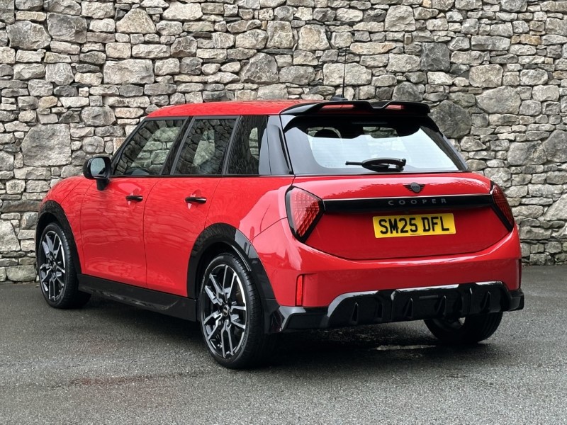 2025 (25) MINI COOPER 1.5 C Sport 5dr Auto 1