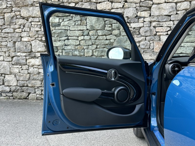 2022 (72) MINI HATCHBACK 2.0 Cooper S Classic 5dr Auto 5711252