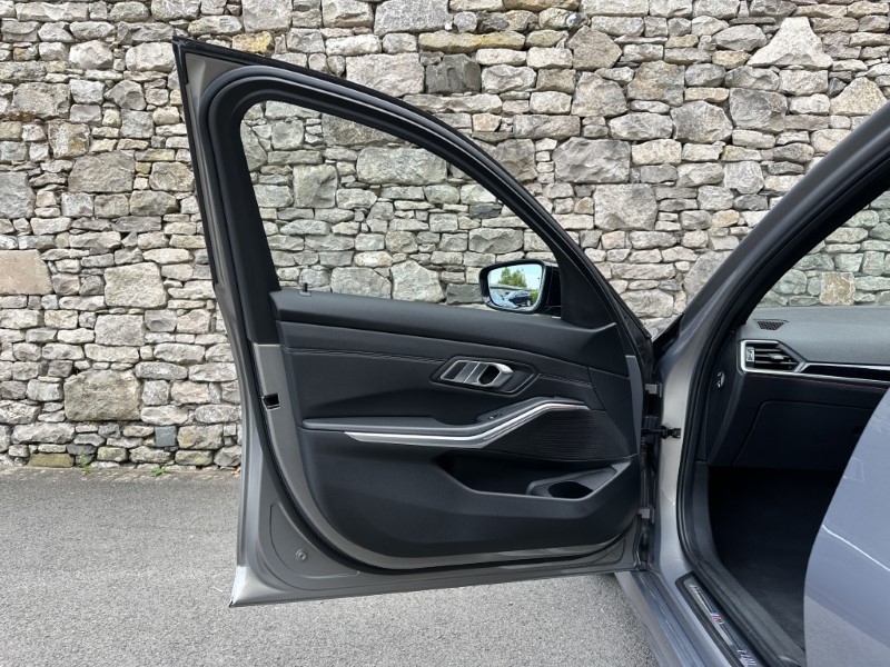 2021 (21) BMW 3 SERIES 330i M Sport Pro Edition Touring  5713336