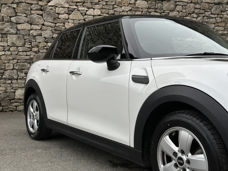 2023 (23) MINI HATCHBACK 1.5 Cooper Classic 5dr 5714963