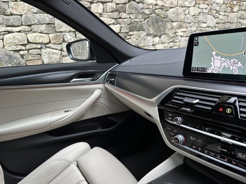 2020 (70) BMW 5 SERIES 520d MHT M Sport Saloon 5706595