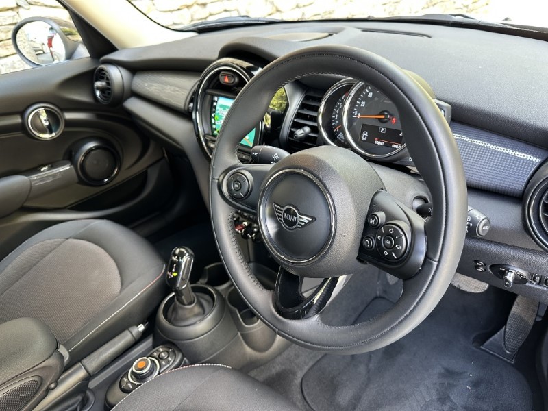 2019 (19) MINI HATCHBACK 1.5 Cooper Classic II 5dr Auto 5744273