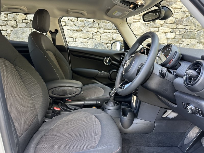 2019 (19) MINI HATCHBACK 1.5 Cooper Classic II 5dr Auto 5744272