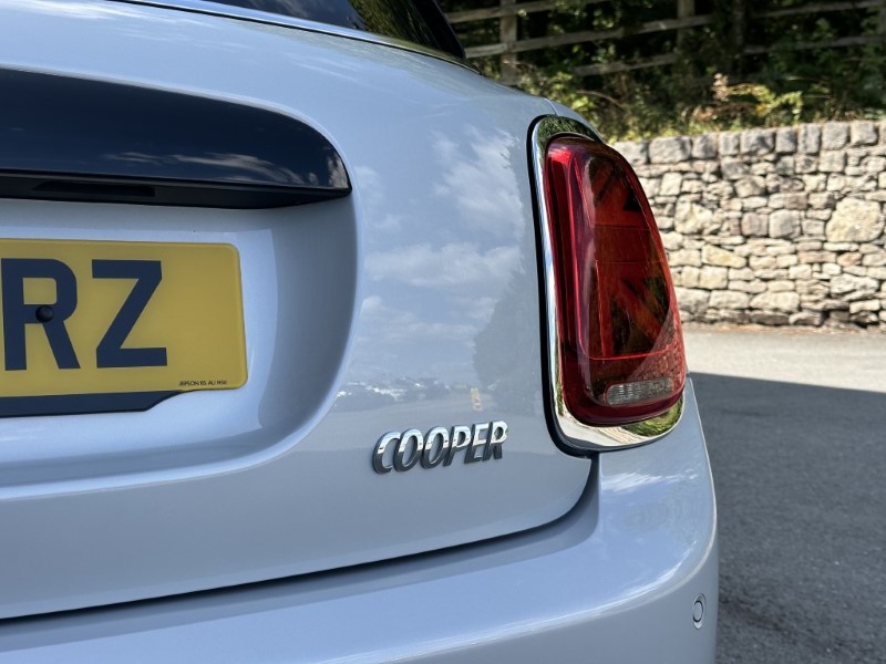 2019 (19) MINI HATCHBACK 1.5 Cooper Classic II 5dr Auto 5744259