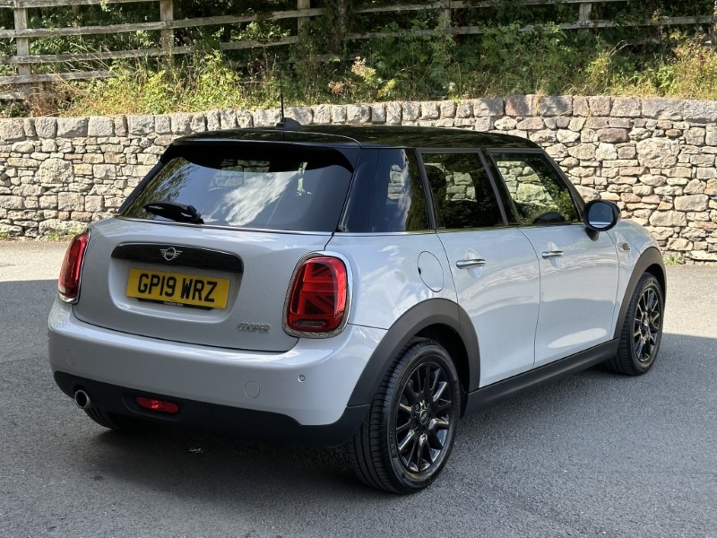 2019 (19) MINI HATCHBACK 1.5 Cooper Classic II 5dr Auto 5744317