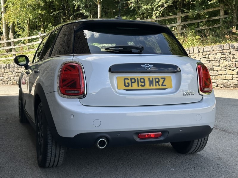 2019 (19) MINI HATCHBACK 1.5 Cooper Classic II 5dr Auto 5744256