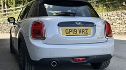 2019 (19) MINI HATCHBACK 1.5 Cooper Classic II 5dr Auto 5744256