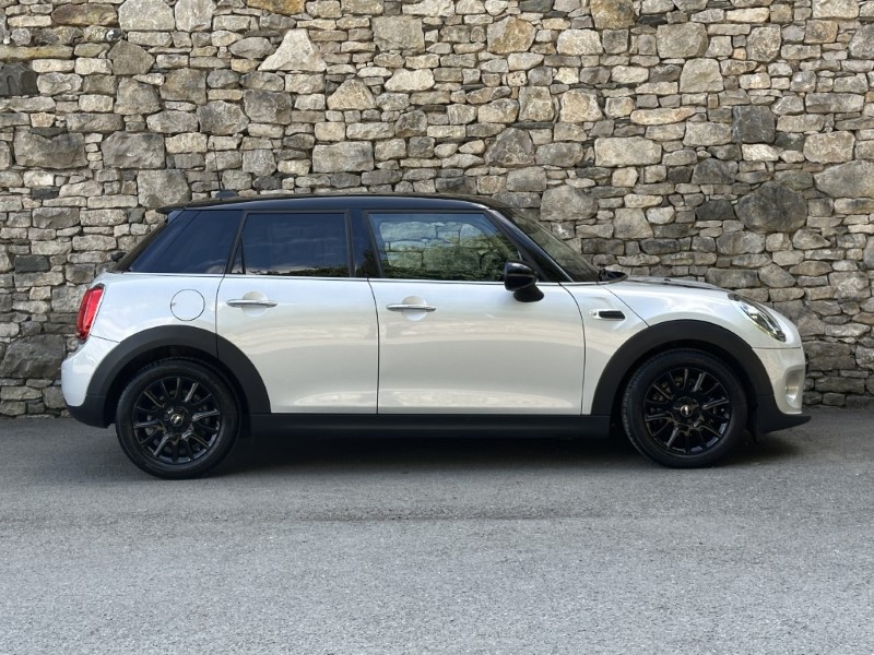 2019 (19) MINI HATCHBACK 1.5 Cooper Classic II 5dr Auto 5744255