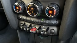 2019 (19) MINI HATCHBACK 1.5 Cooper Classic II 5dr Auto 5744264