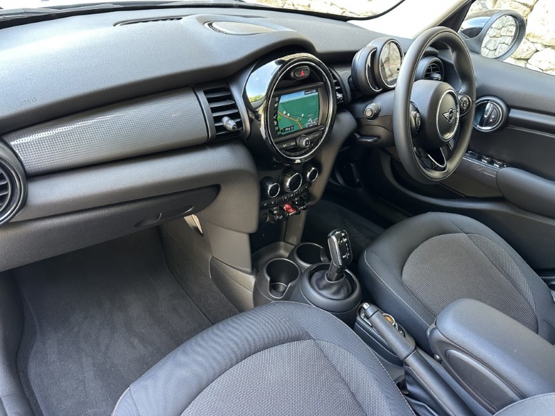 2019 (19) MINI HATCHBACK 1.5 Cooper Classic II 5dr Auto 5744282