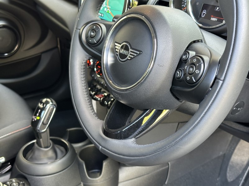 2019 (19) MINI HATCHBACK 1.5 Cooper Classic II 5dr Auto 5744274