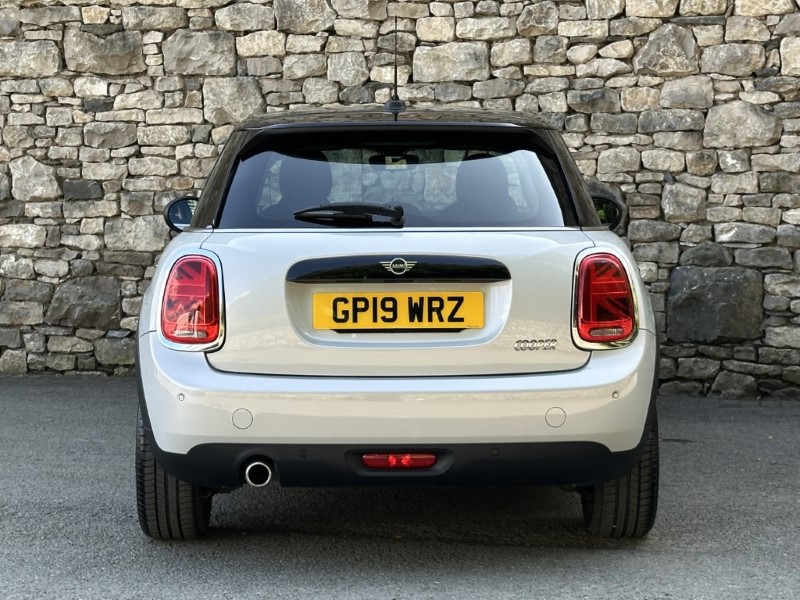 2019 (19) MINI HATCHBACK 1.5 Cooper Classic II 5dr Auto 5744292