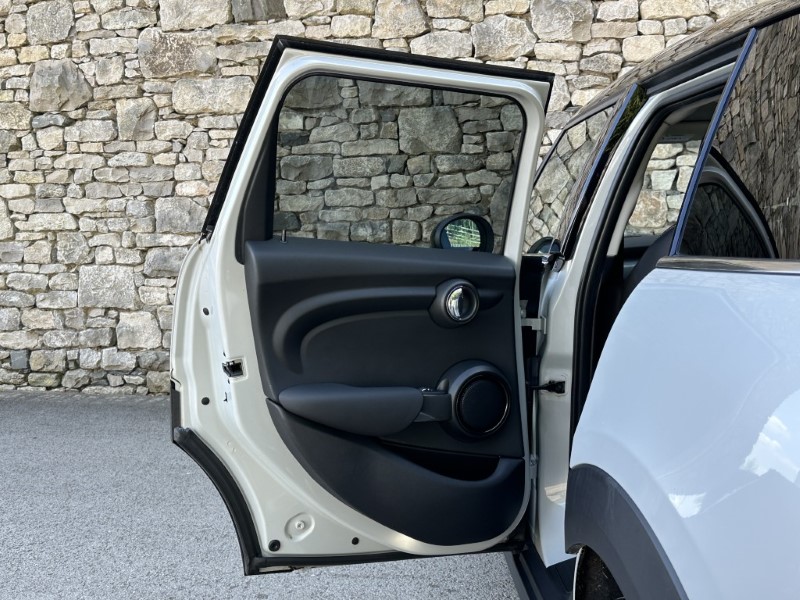2019 (19) MINI HATCHBACK 1.5 Cooper Classic II 5dr Auto 5744295