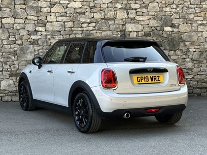 2019 (19) MINI HATCHBACK 1.5 Cooper Classic II 5dr Auto