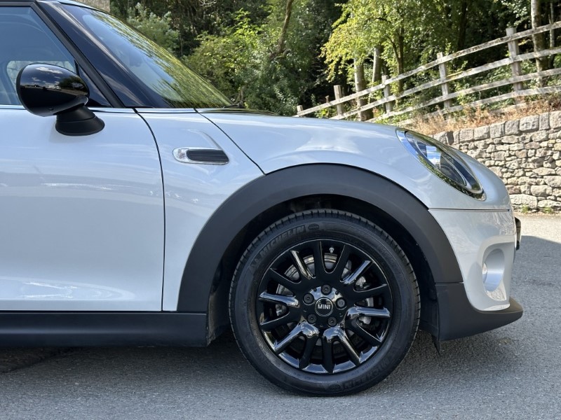 2019 (19) MINI HATCHBACK 1.5 Cooper Classic II 5dr Auto 5744313