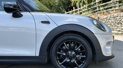 2019 (19) MINI HATCHBACK 1.5 Cooper Classic II 5dr Auto 5744313