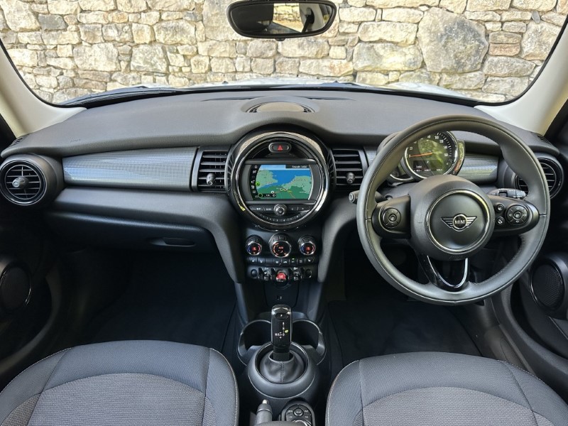 2019 (19) MINI HATCHBACK 1.5 Cooper Classic II 5dr Auto 5744299