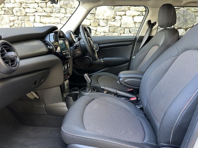 2019 (19) MINI HATCHBACK 1.5 Cooper Classic II 5dr Auto 5744281