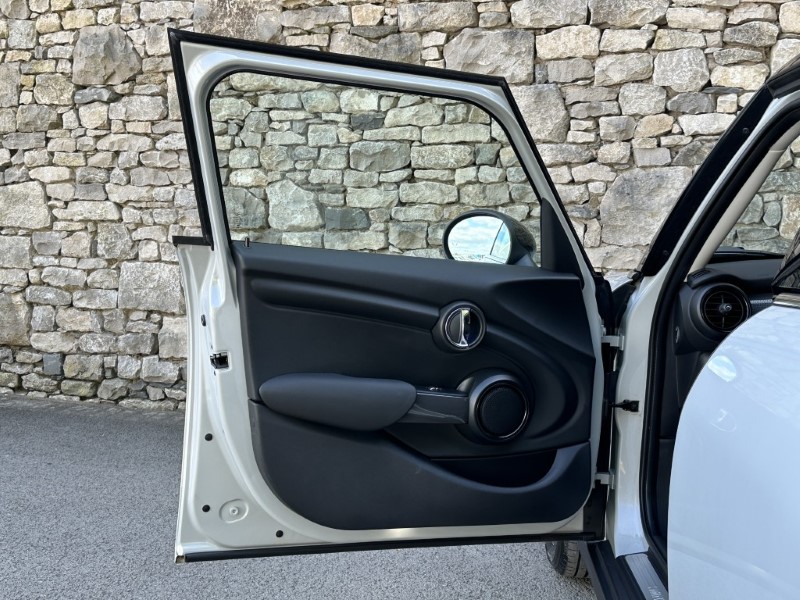 2019 (19) MINI HATCHBACK 1.5 Cooper Classic II 5dr Auto 5744294