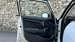 2019 (19) MINI HATCHBACK 1.5 Cooper Classic II 5dr Auto 5744294
