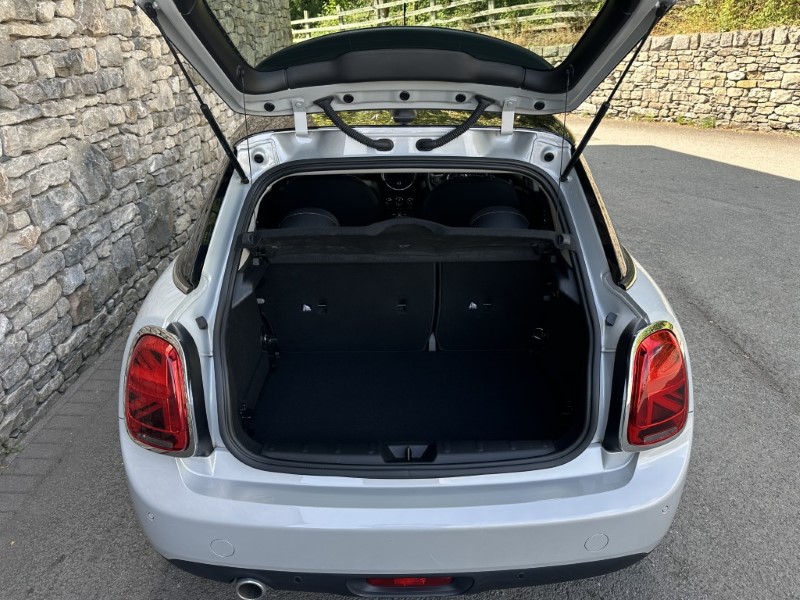 2019 (19) MINI HATCHBACK 1.5 Cooper Classic II 5dr Auto 5744260