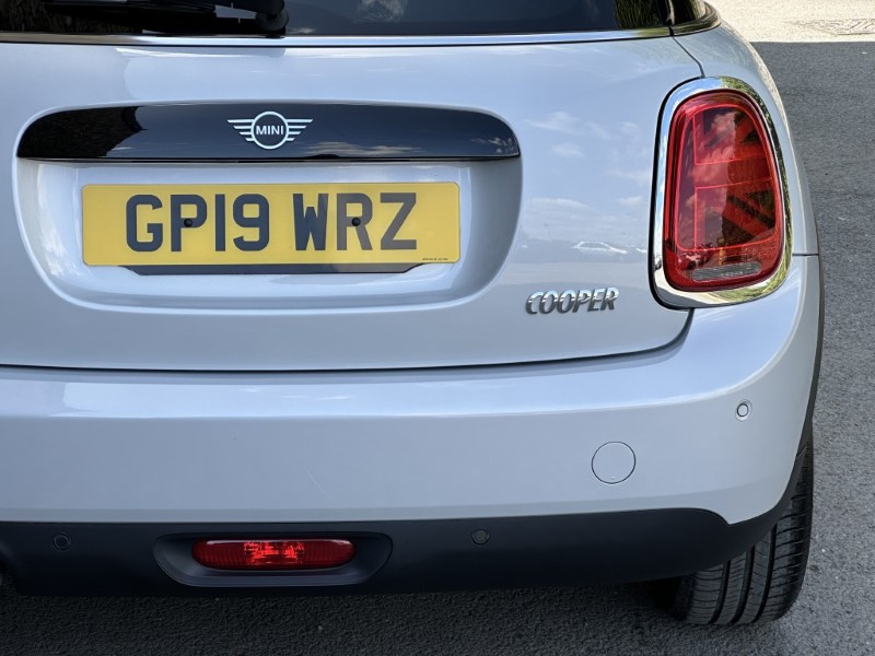 2019 (19) MINI HATCHBACK 1.5 Cooper Classic II 5dr Auto 5744258