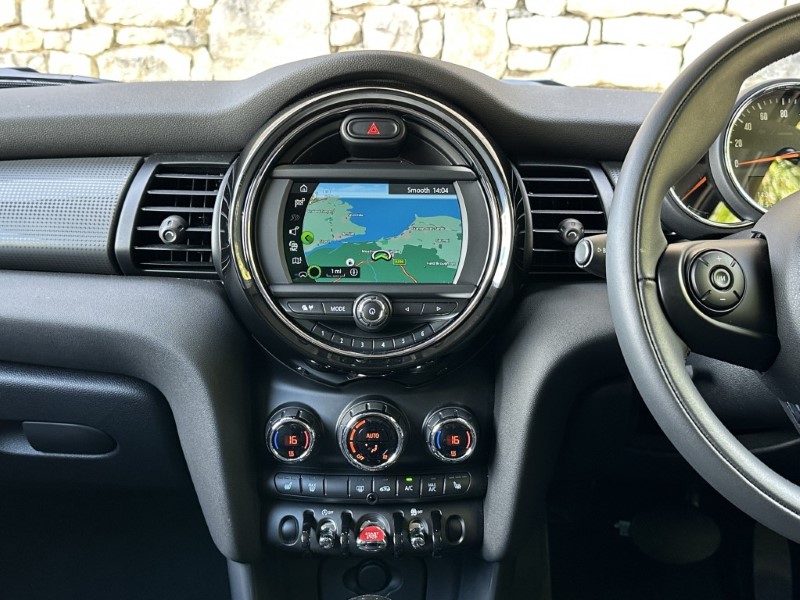 2019 (19) MINI HATCHBACK 1.5 Cooper Classic II 5dr Auto 5744301