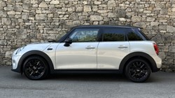 2019 (19) MINI HATCHBACK 1.5 Cooper Classic II 5dr Auto 5744287
