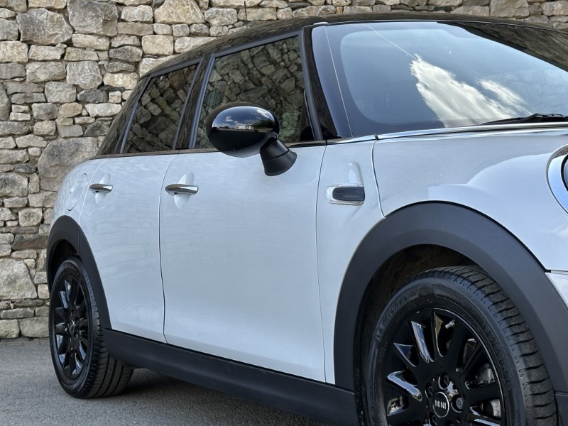 2019 (19) MINI HATCHBACK 1.5 Cooper Classic II 5dr Auto 5744316
