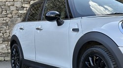 2019 (19) MINI HATCHBACK 1.5 Cooper Classic II 5dr Auto 5744316