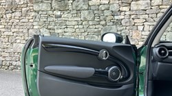 2020 (20) MINI HATCHBACK 1.5 Cooper Exclusive II 3dr Auto 5747840