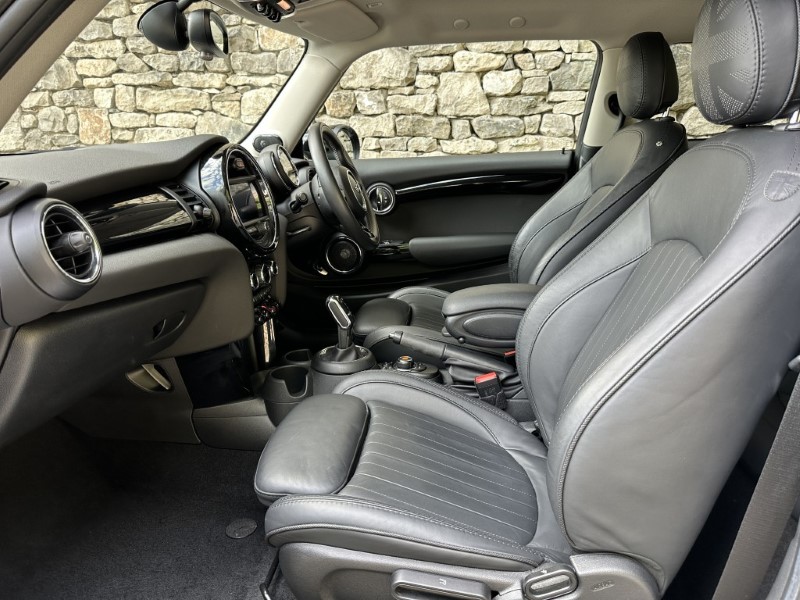 2020 (20) MINI HATCHBACK 1.5 Cooper Exclusive II 3dr Auto 5747819