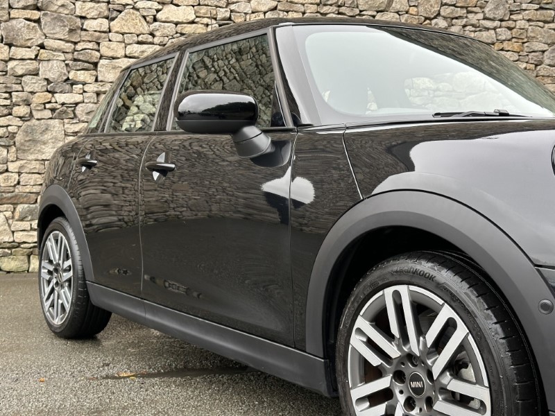 2025 (25) MINI COOPER 1.5 C Classic 5dr Auto 5816417