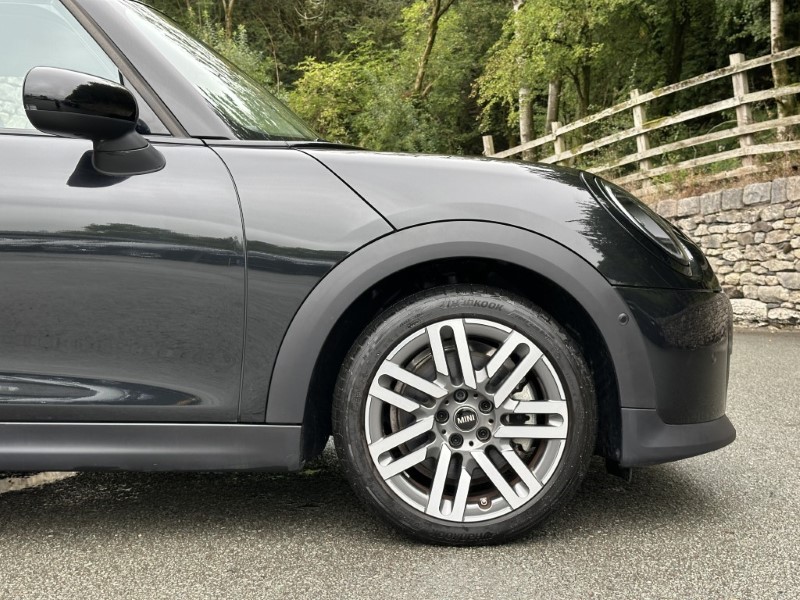 2025 (25) MINI COOPER 1.5 C Classic 5dr Auto 5816415
