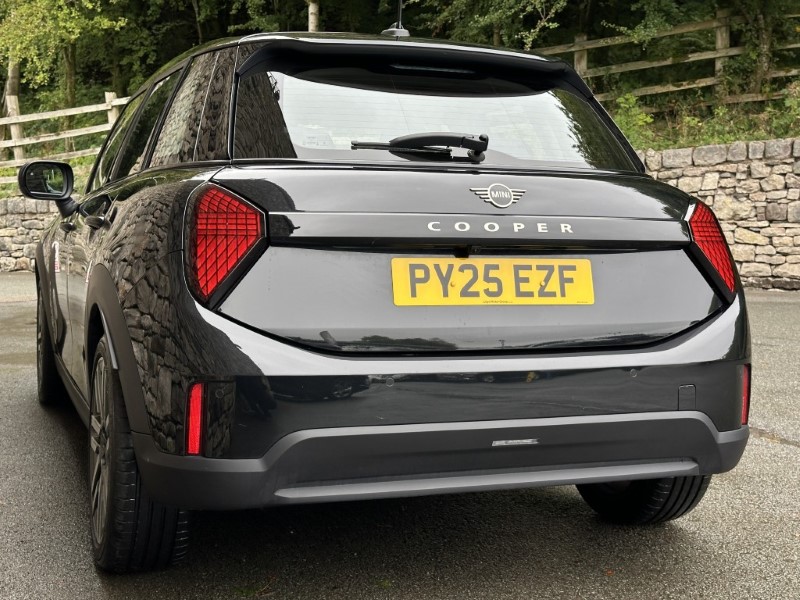 2025 (25) MINI COOPER 1.5 C Classic 5dr Auto 5816357