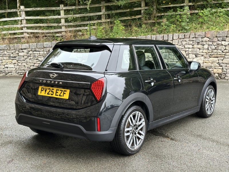 2025 (25) MINI COOPER 1.5 C Classic 5dr Auto 5816419